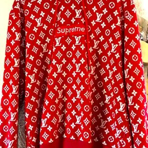 Almost brand new LV Supreme XXL hoodie!